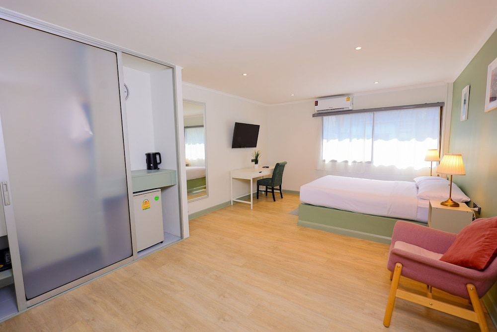 O'shea's Sukhumvit Bangkok Deluxe Room 3