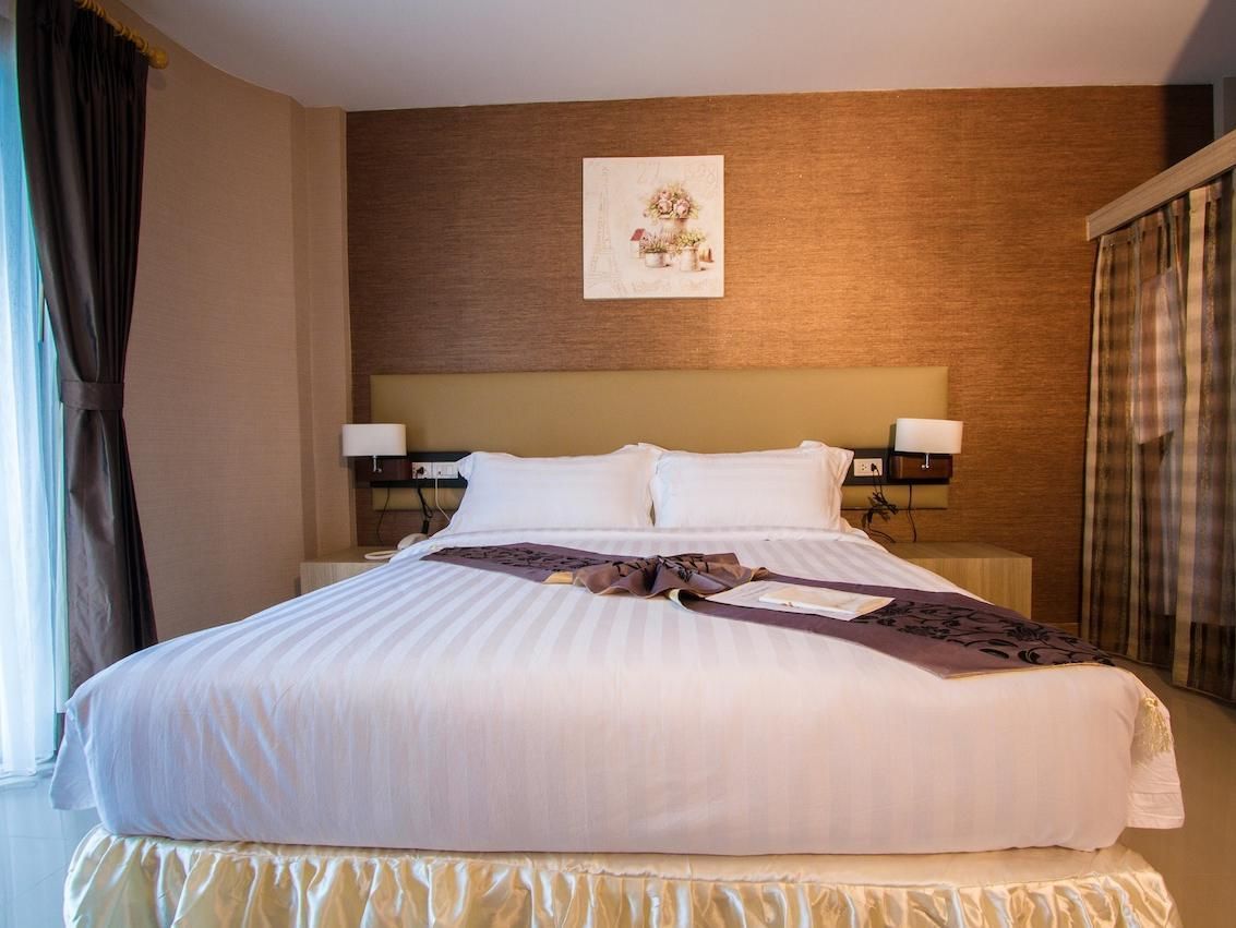 undefined Retro 39 Hotel 6