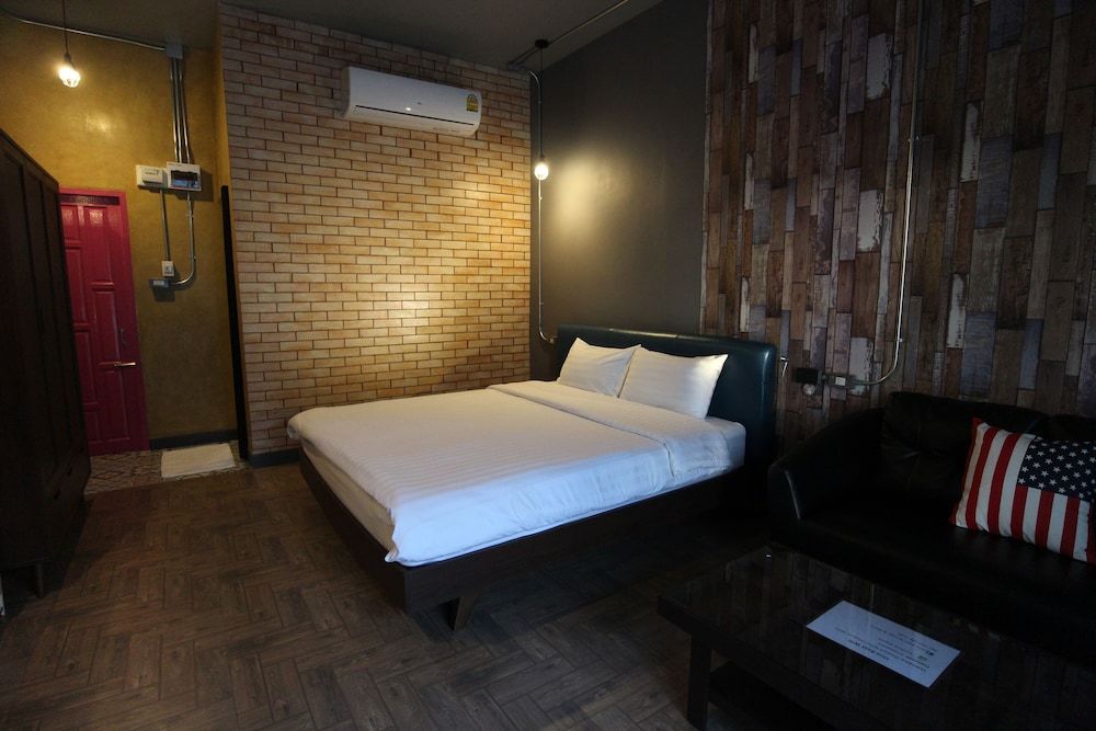 One Beat Vintage & Bistro Signature Double Room, 1 King Bed (Vintage Style) 3