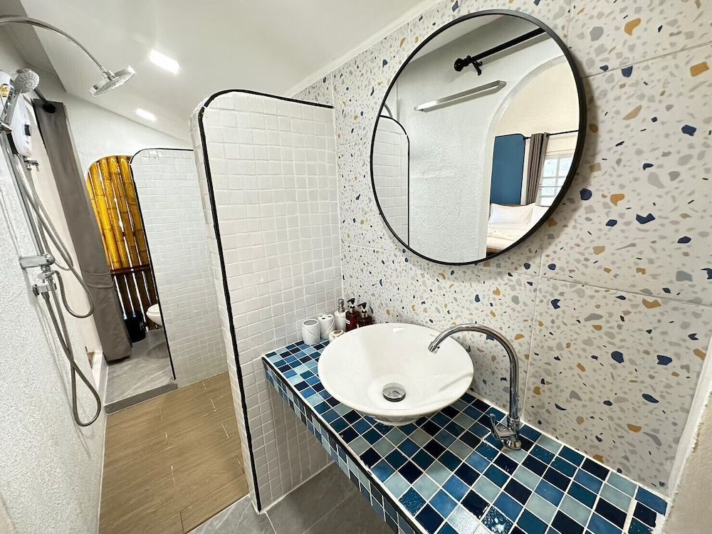 PAN Beachfront Resort Krabi Deluxe Room, Partial Sea View 3