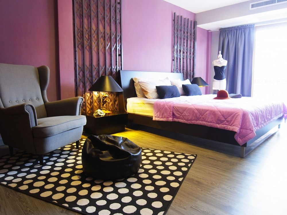 Deluxe King Bed (Gothic Room)