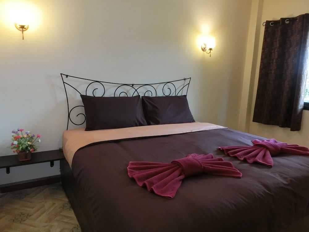 Sierra View Resort Classic Villa, 1 King Bed, Hill View, Garden Area