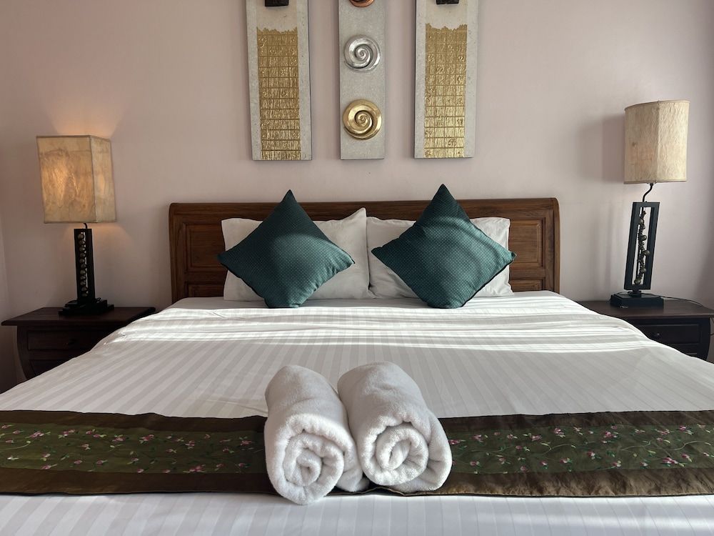 Pha Thai House Super Deluxe Double with Balcony 4