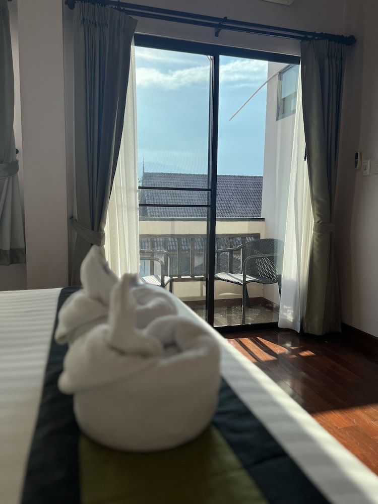 Pha Thai House Super Deluxe Double with Balcony 9