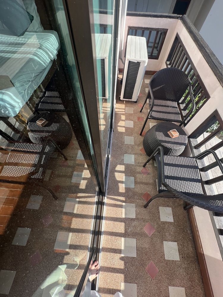 Pha Thai House Super Deluxe Double with Balcony 6