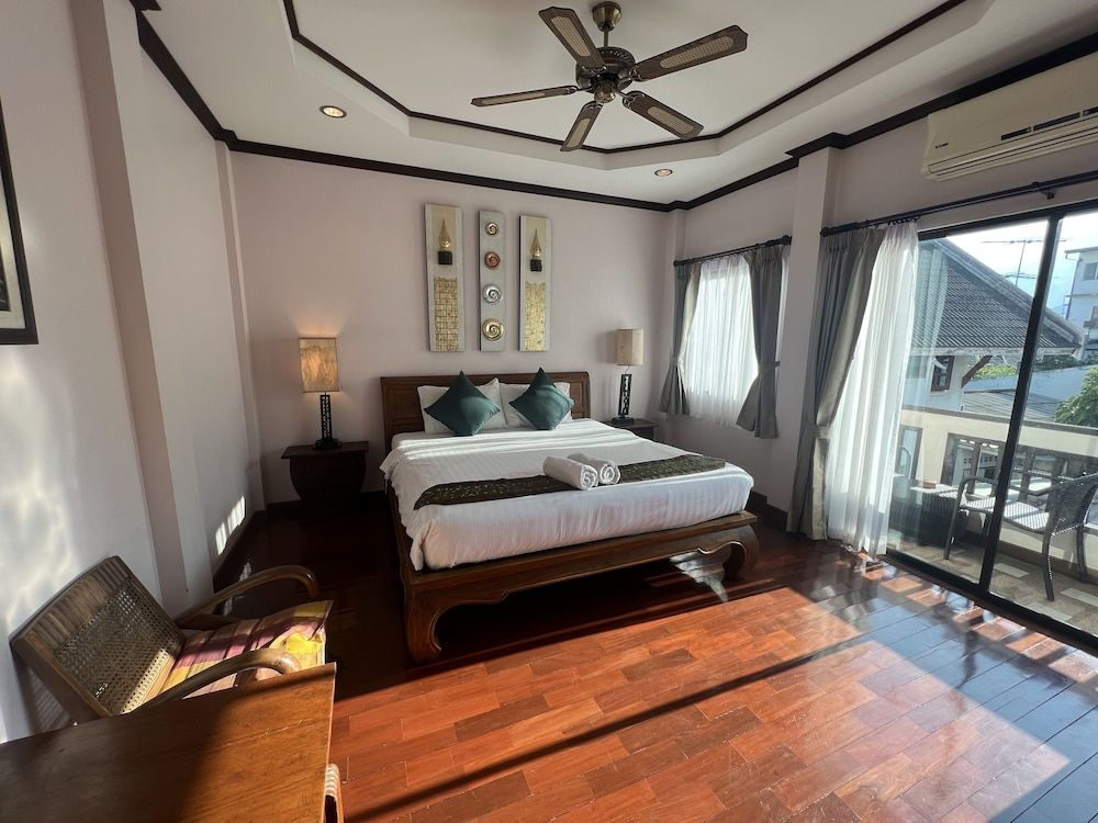 Pha Thai House Super Deluxe Double with Balcony 3