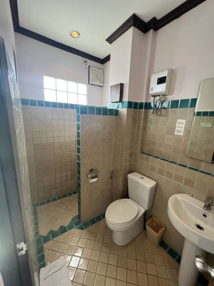 Pha Thai House Super Deluxe Double with Balcony 7