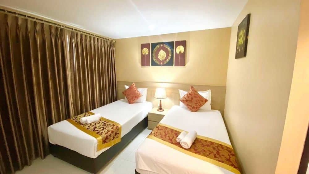 undefined Top High Airport Link Hotel 8