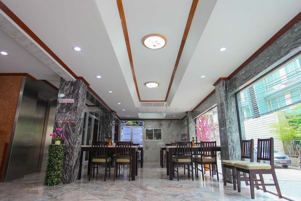 undefined Grand Omari 5