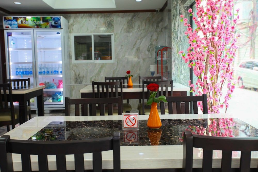 undefined Grand Omari 6