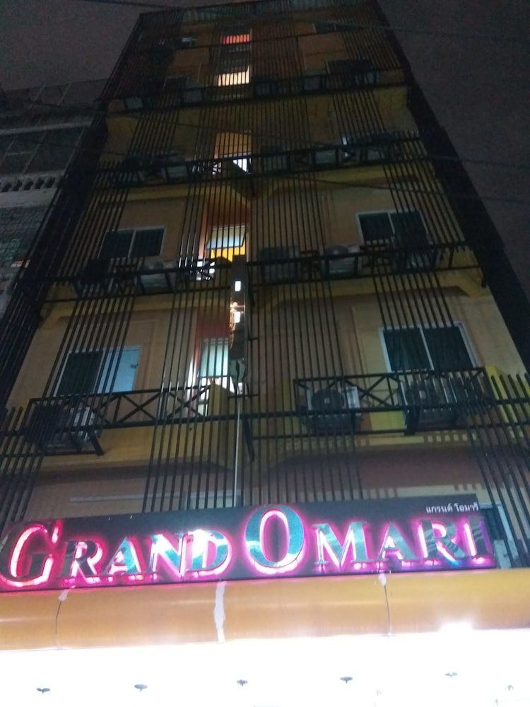 undefined Grand Omari