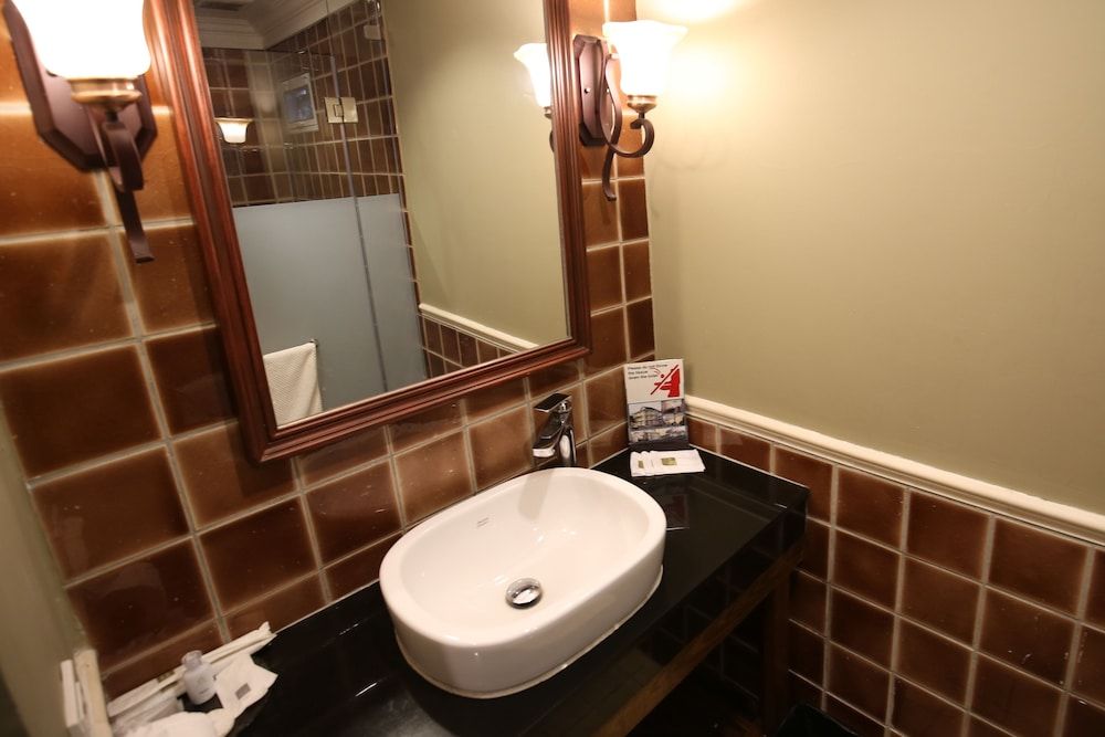 The Orchid House 153 Deluxe Room (No Window) 12