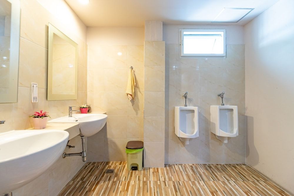 Sleep Dee Hostel Standard Double Room, Shared Bathroom 9