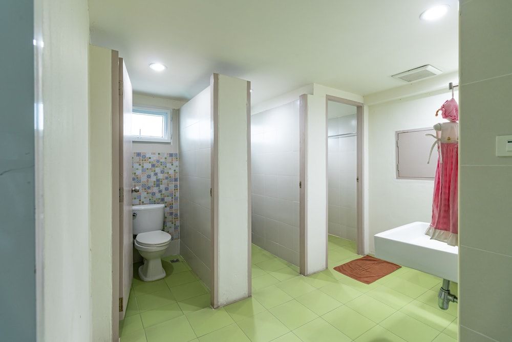 Sleep Dee Hostel Standard Double Room, Shared Bathroom 10