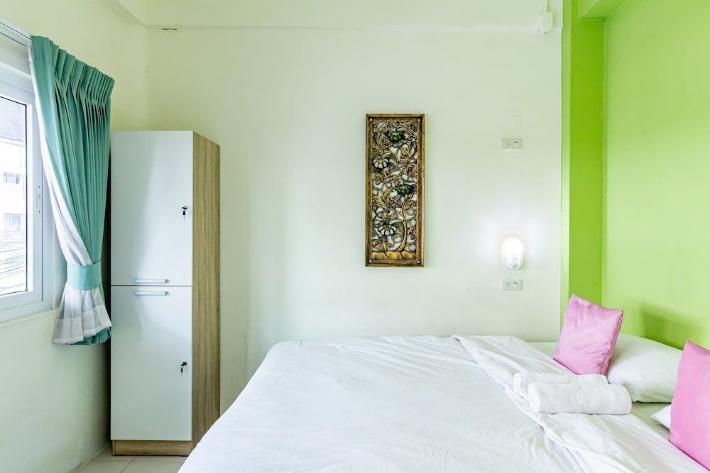 Sleep Dee Hostel Standard Double Room, Shared Bathroom 2