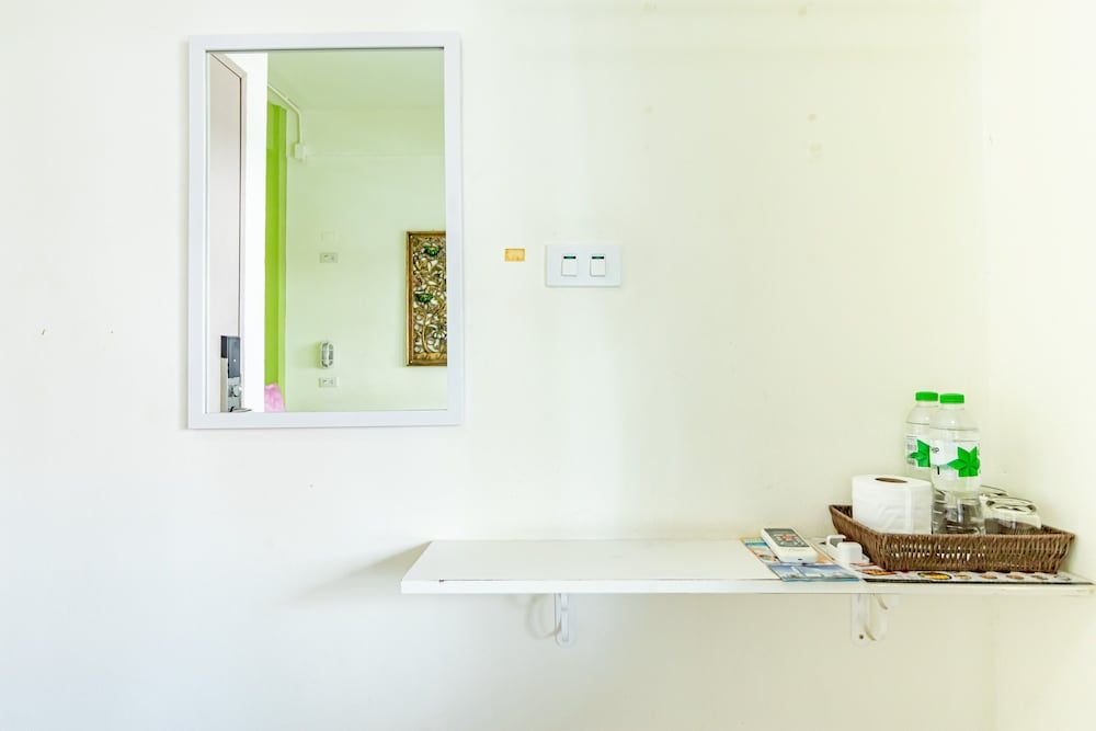 Sleep Dee Hostel Standard Double Room, Shared Bathroom 4