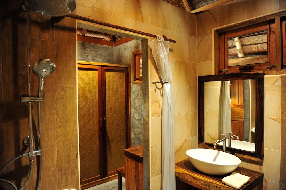 Phi Phi Phu Chalet Resort Deluxe Bungalow 3