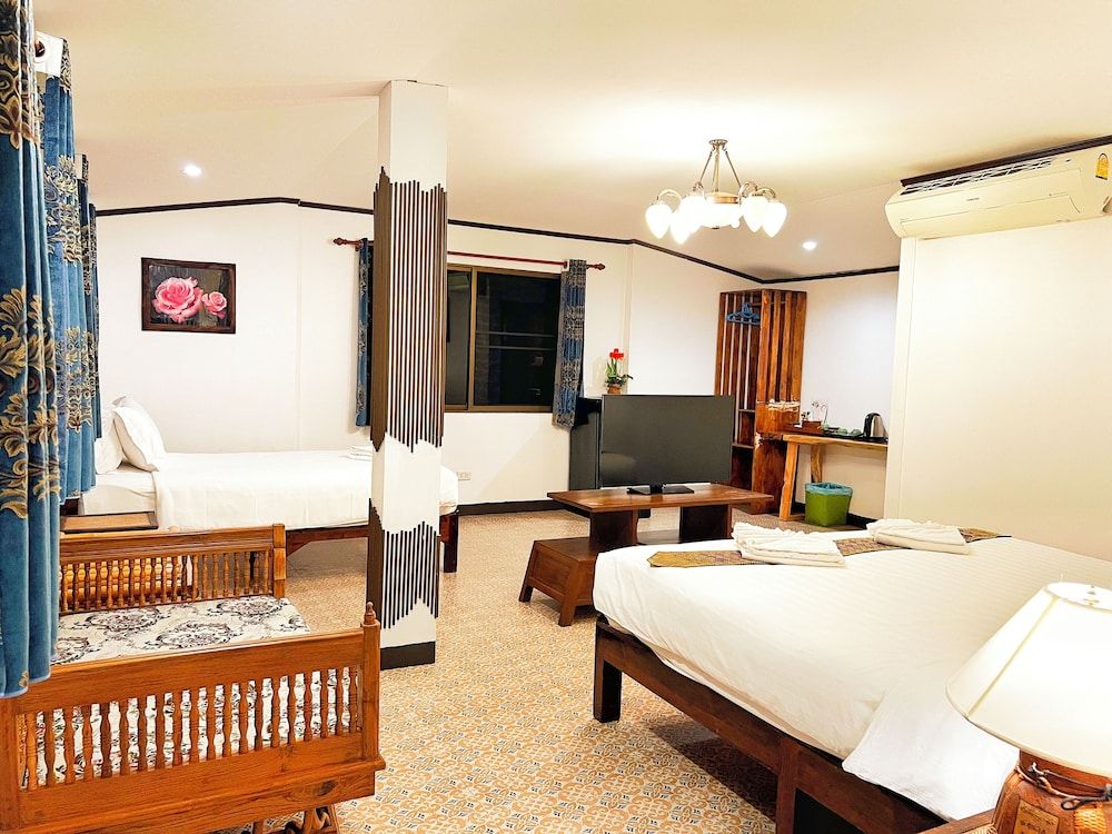 Deluxe Family Room