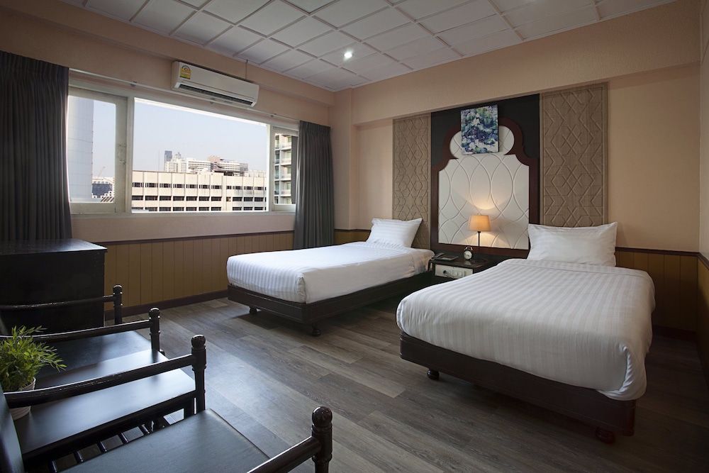 Rajah Hotel Standard Twin Room