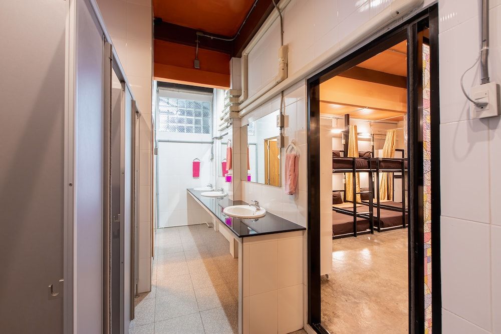 The Alley Hostel & Bistro Standard Shared Dormitory, Mixed Dorm 6