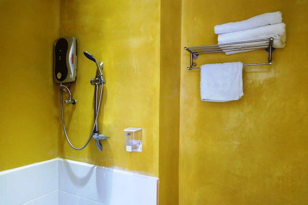 Au Bon Hostel Double Room 7