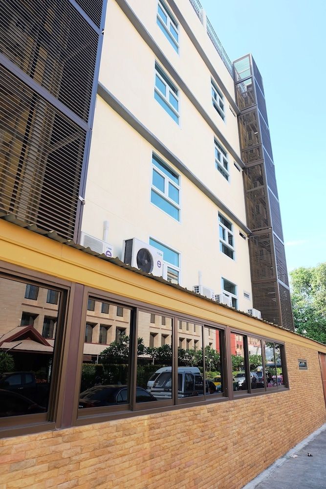 undefined Au Bon Hostel 4