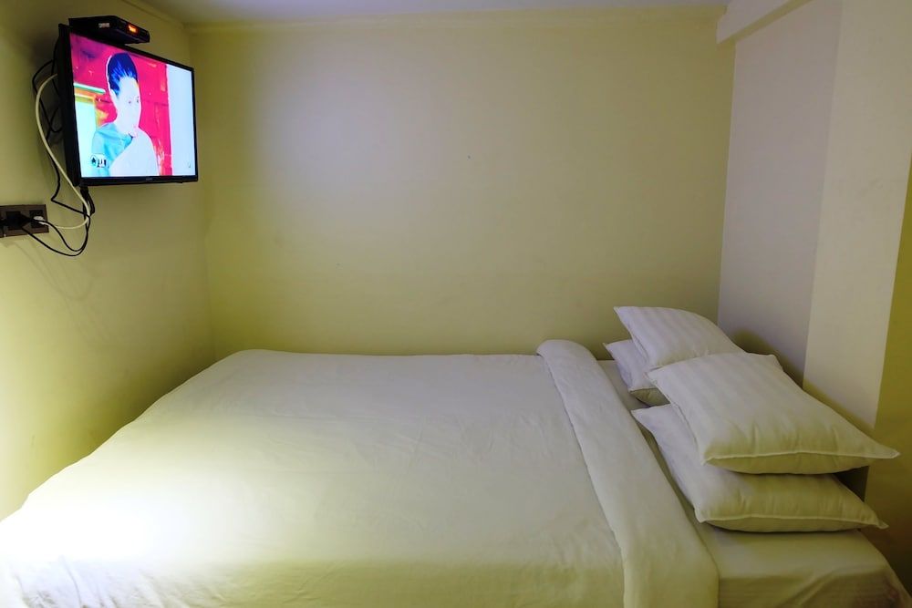 Au Bon Hostel Single Room 2