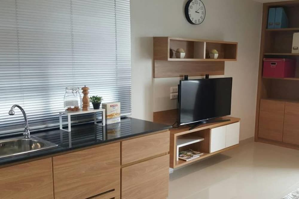 JK Living Hotel & Service Apartment Deluxe Room, 1 King Bed 5