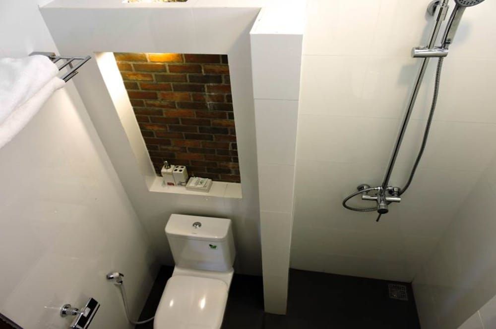 Alongkot Beach Resort Khanom Superior Bungalow 5