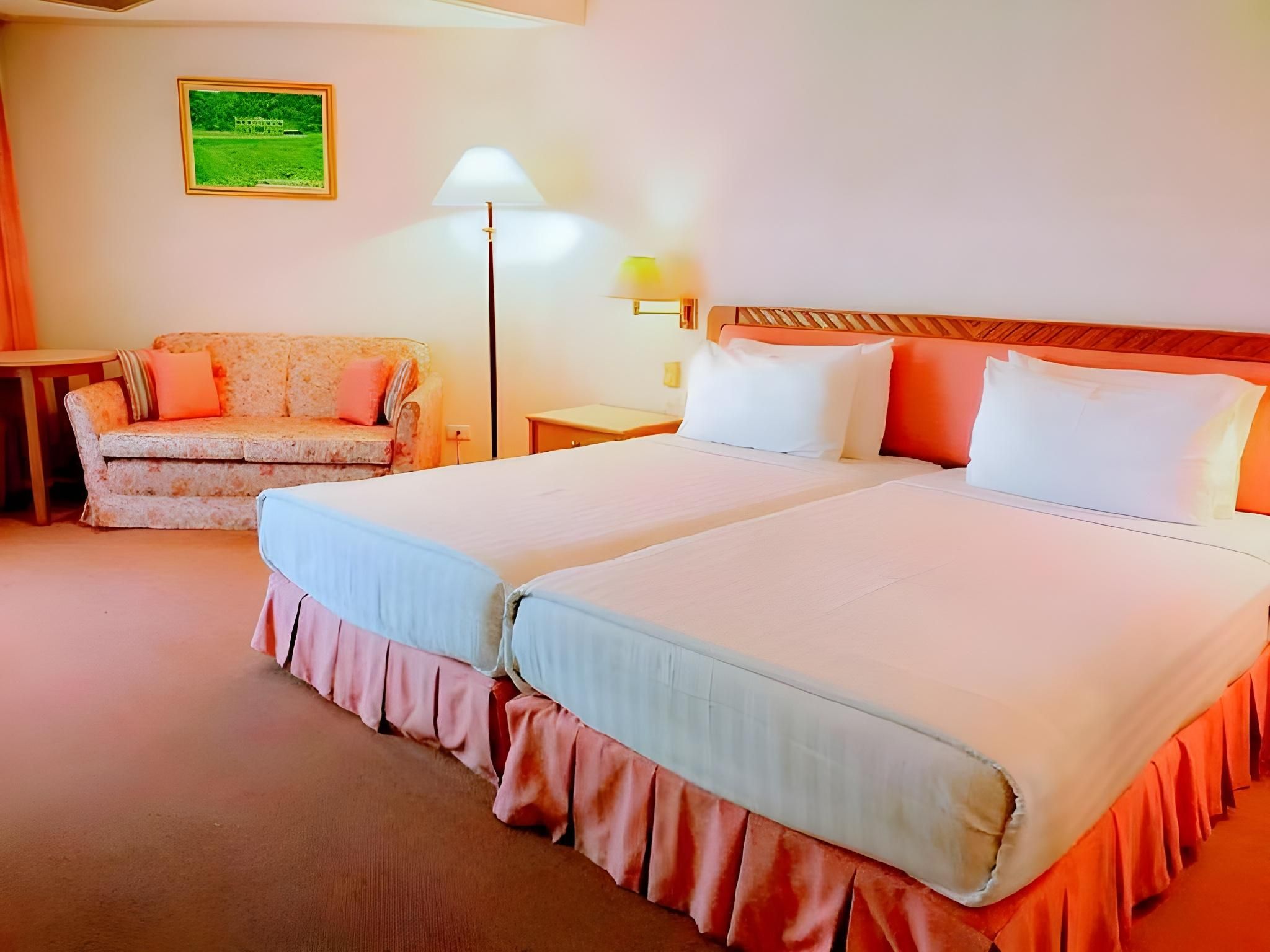 Khanom Golden Beach Hotel Hollywood Twin Room 2