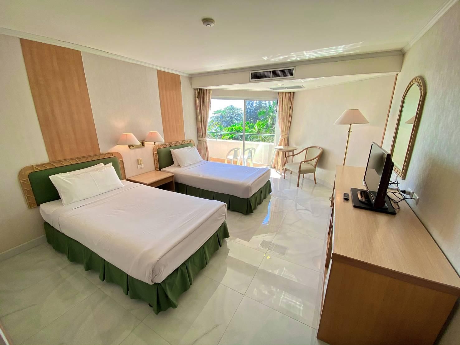 Khanom Golden Beach Hotel Deluxe