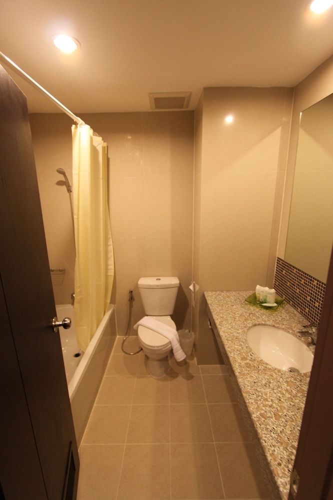 S Tara Grand Hotel Deluxe Room, 1 Double Bed 3