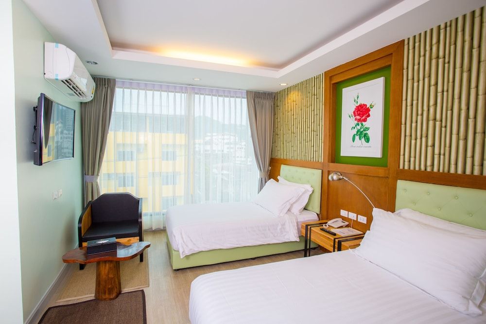 Triple B Boutique Residence Deluxe Twin Room with Balcony 2