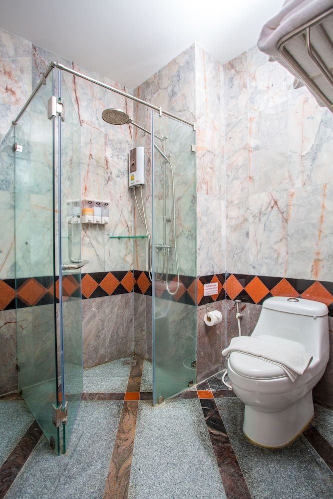 Triple B Boutique Residence Deluxe Twin Room with Balcony 6