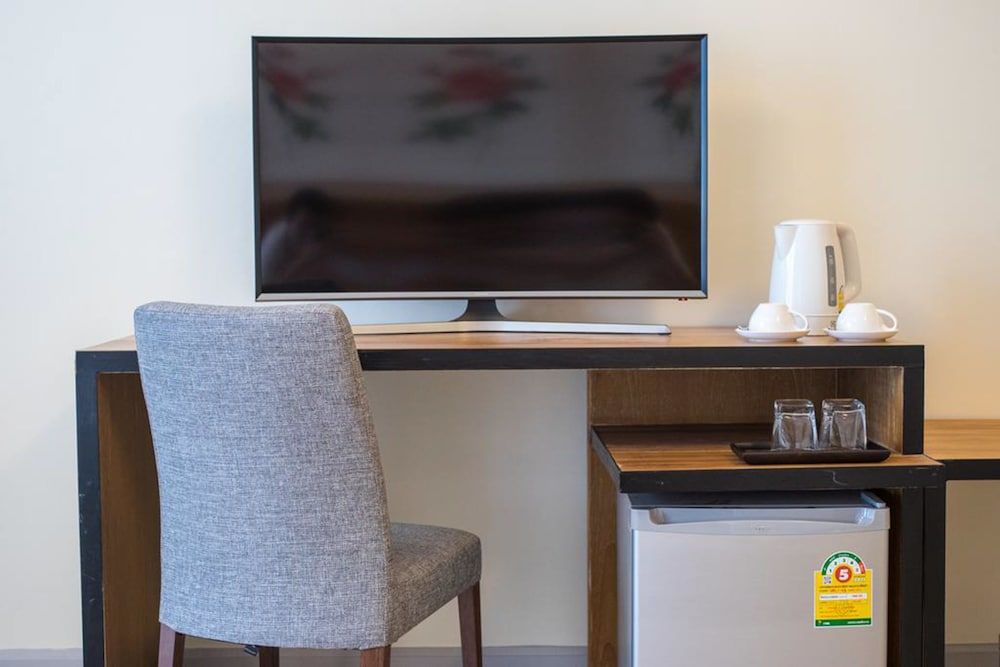 Triple B Boutique Residence Deluxe Twin Room with Balcony 9