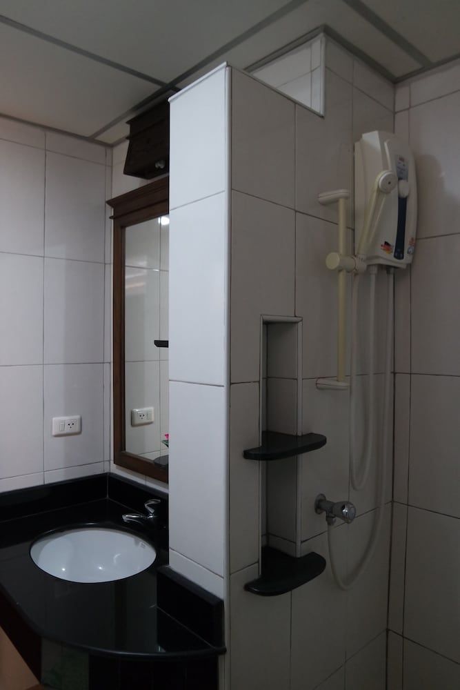 undefined Nikom Court 8