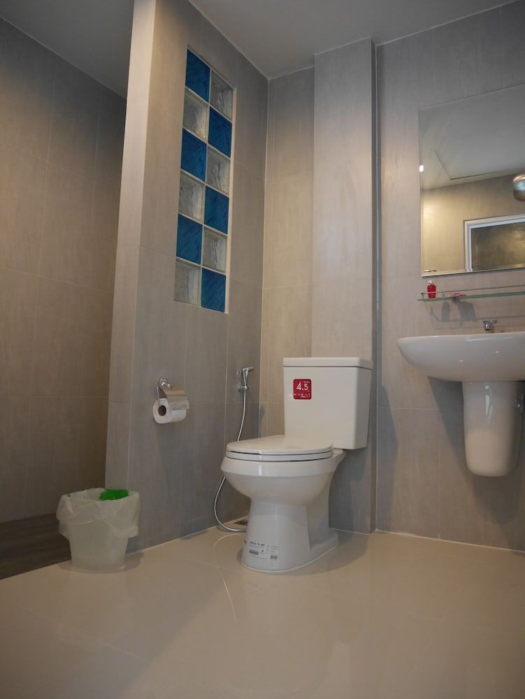 Green Garden Place Deluxe Double Room 3