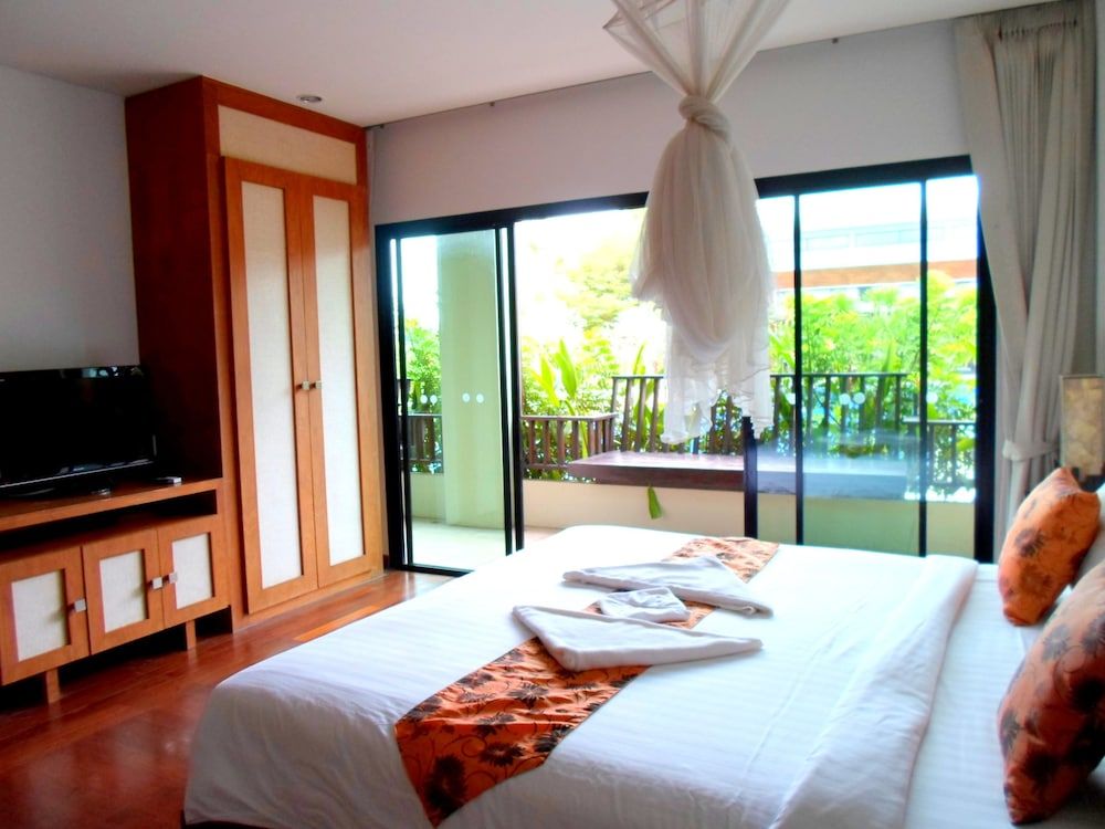 Superior Room, 1 Double Bed, Pool View