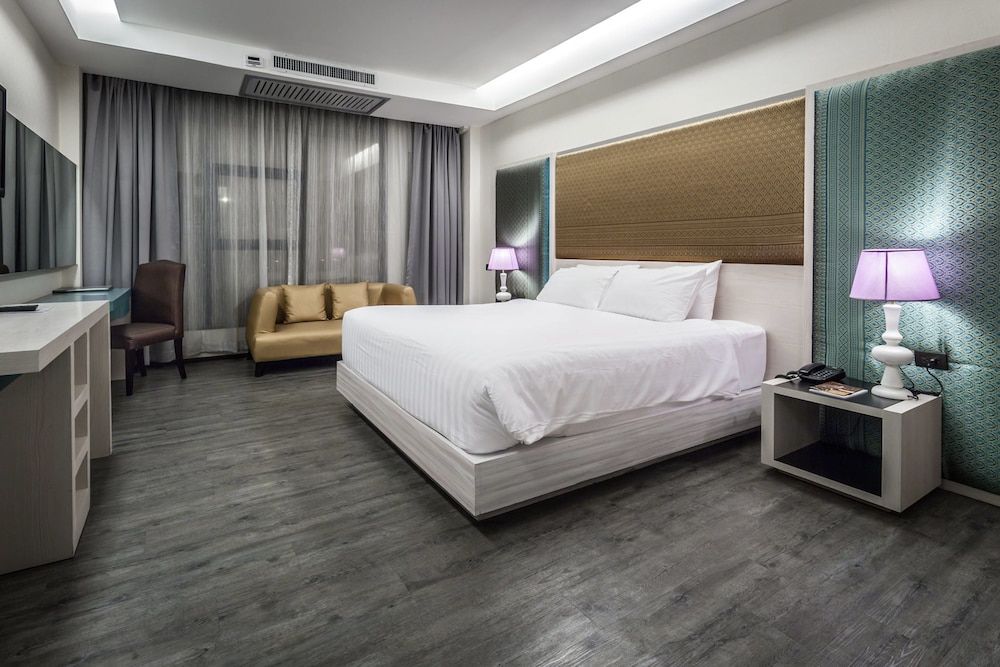 Alvarez Hotel Deluxe Twin Room