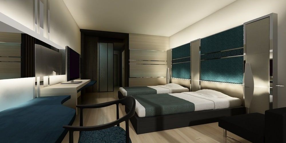 Alvarez Hotel Deluxe Double Room 5