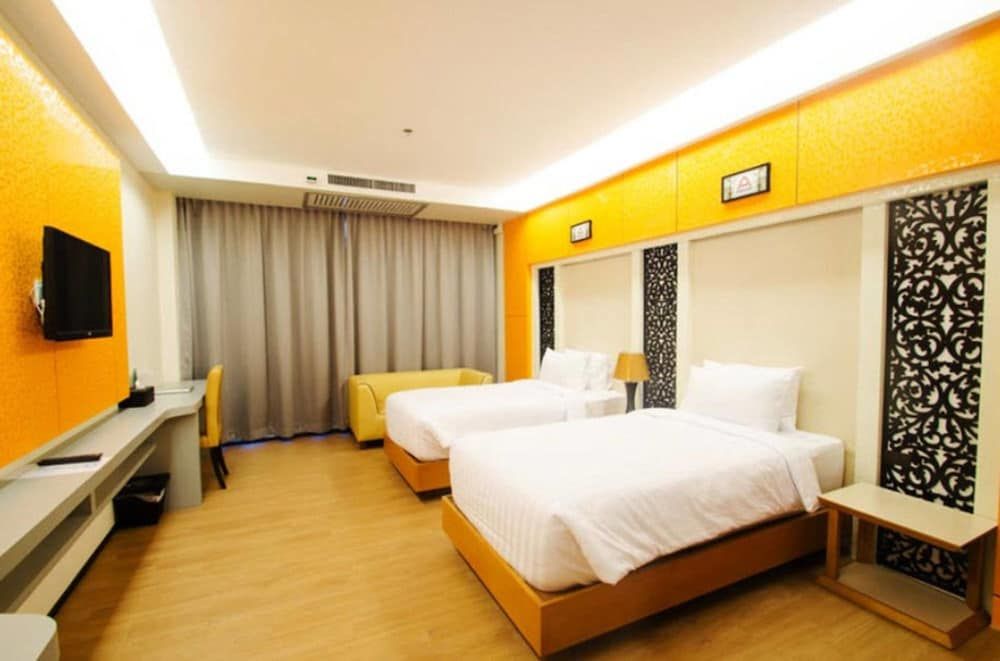 Alvarez Hotel Deluxe Double Room 13