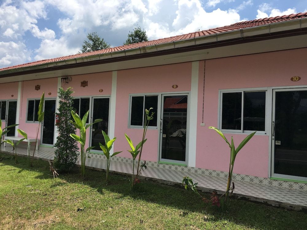 Ban Suan Kru Kob Standard Quadruple Room 3