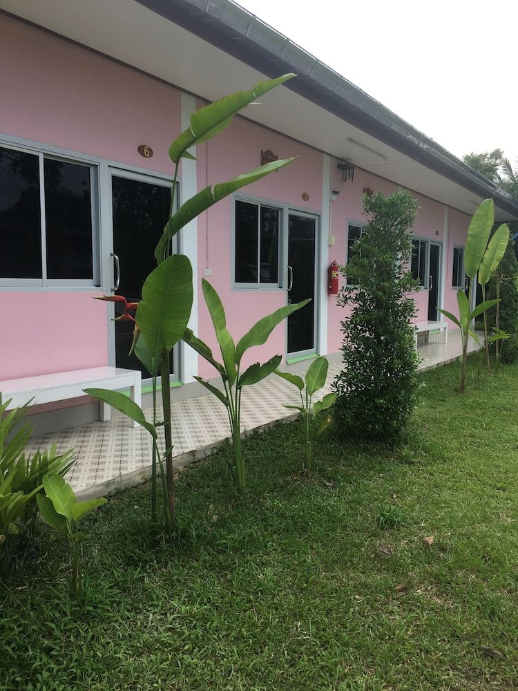 Ban Suan Kru Kob Standard Quadruple Room 2