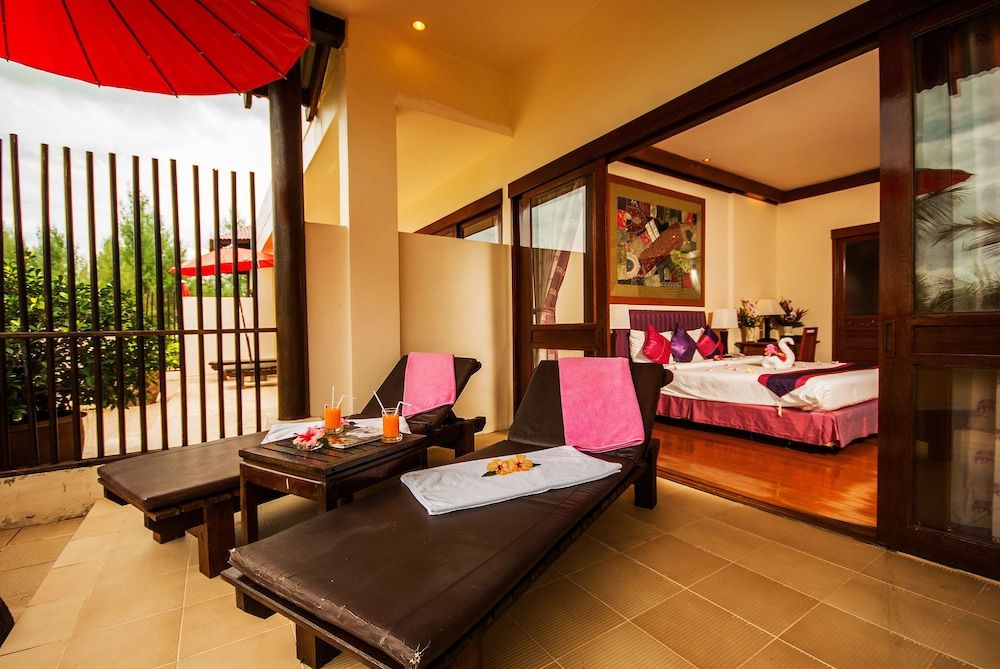 Deluxe Double Room, 1 King Bed, Balcony, Garden View