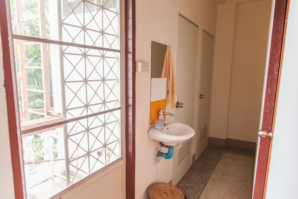 INA House Dorm 3beds mixed - AirCon 4