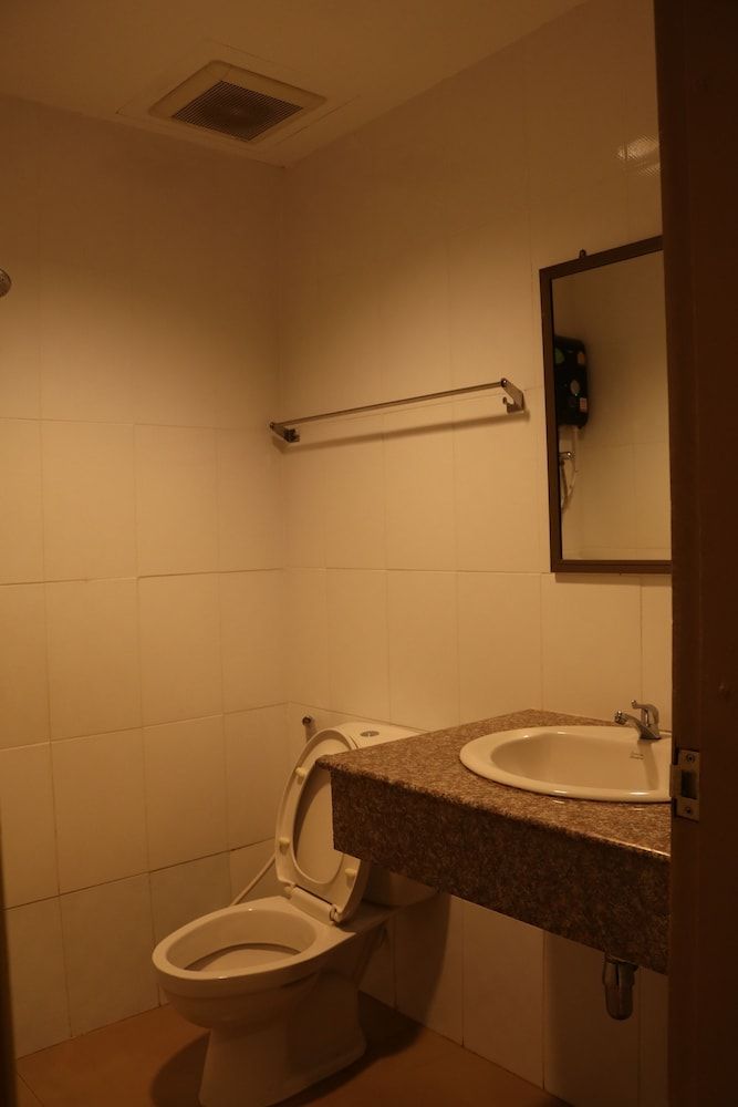 Suksawad Hotel Standard Double Bed 2