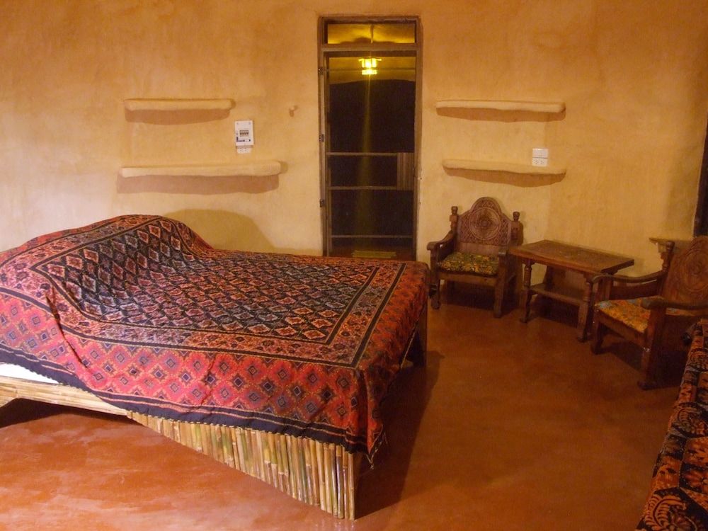 Round House ( Cave Room )