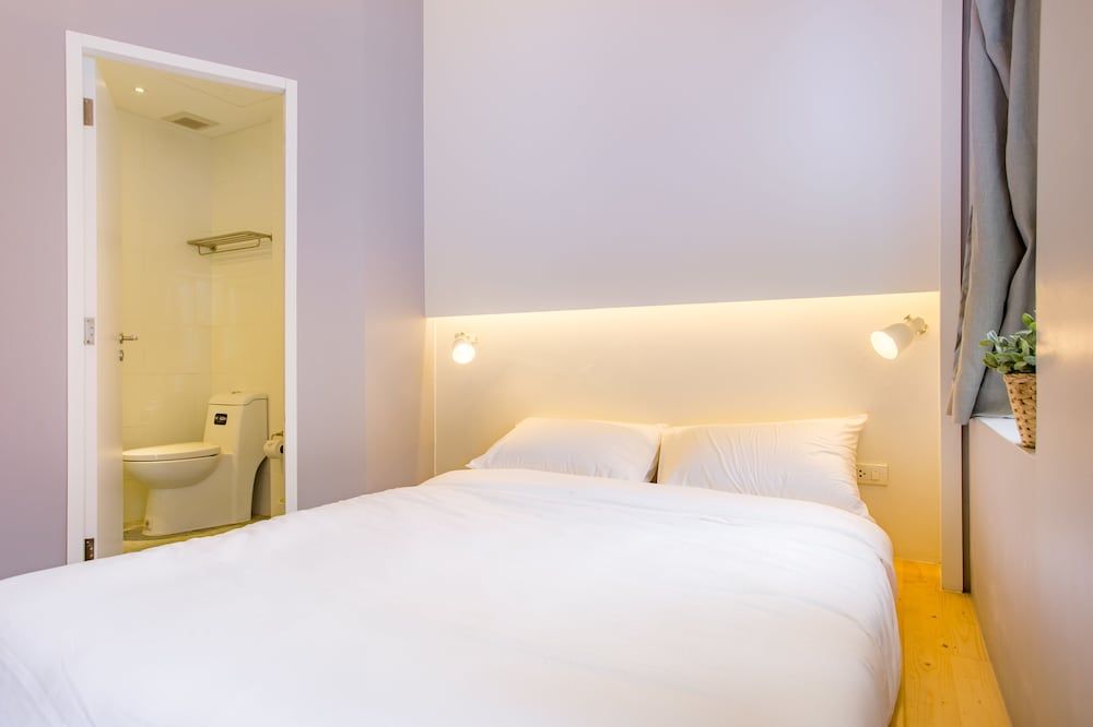 Nornyaowarat Hostel Standard Double Room with Private Bathroom 2