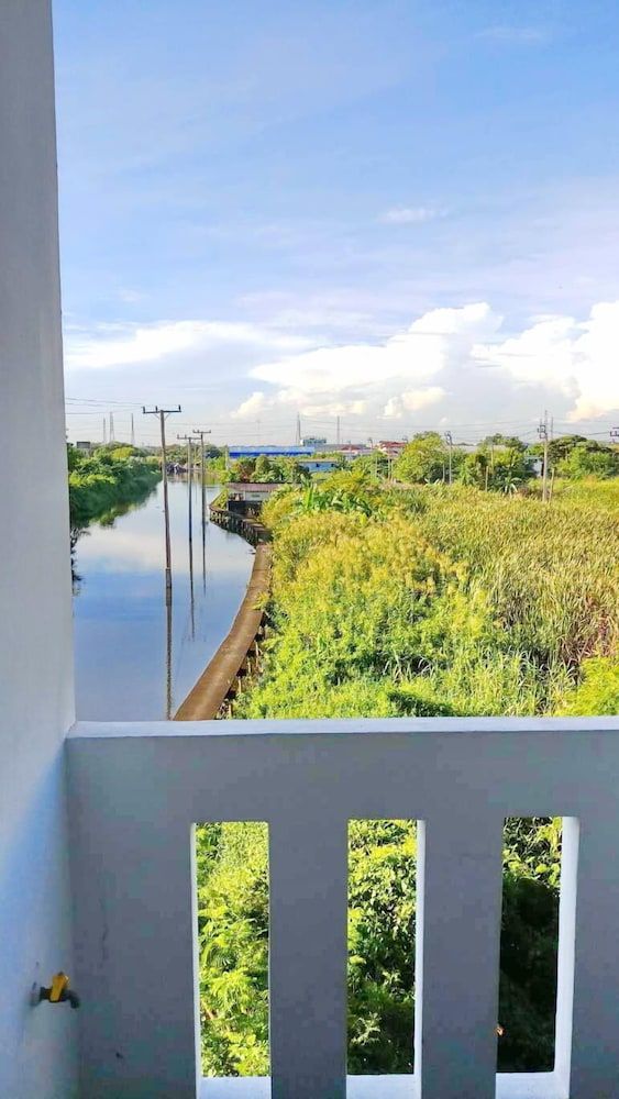 At Ease Hotel Suvarnabhumi Standard Room, 1 Queen Bed, Canal View 11