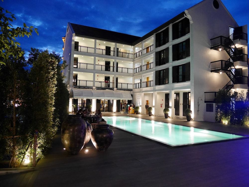 undefined Buri Siri Hotel